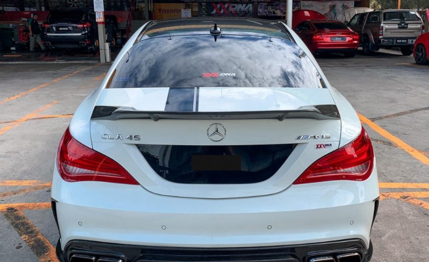 MERCEDES BENZ CLA45 C117 2.0