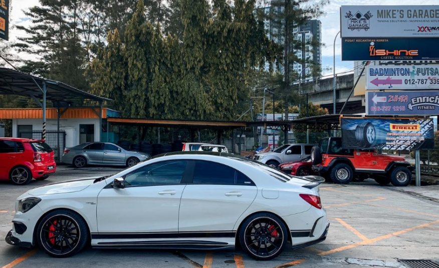 MERCEDES BENZ CLA45 C117 2.0
